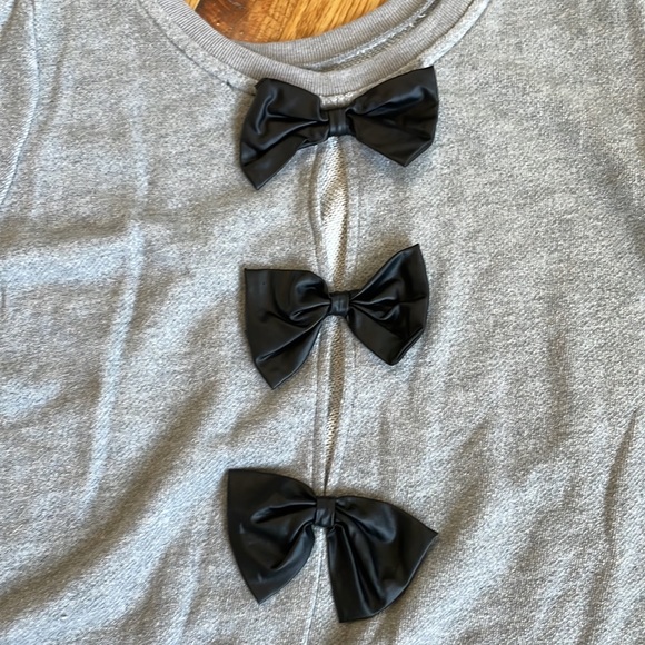Bow tie back sweatshirt - Picture 2 of 4